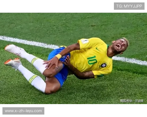 内马尔任意球送出完美弧线，巴西前场再添杀器